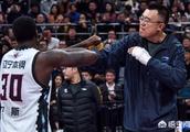 CBA半决赛0-2落后，内线被打爆的辽宁男篮无路可退，郭士强会让韩德君紧急复出吗？