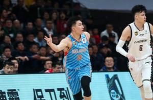 变阵奇兵？贺天举半场三分3投3中砍下9分
