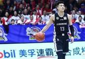 郭艾伦被故意犯规将要摔倒，可兰白克放弃防守第一时间冲上去抱住他，你怎么看？
