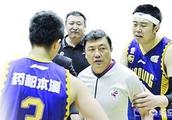 为什么新疆与辽篮比赛主裁判郑军被停赛15场？