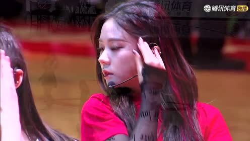人美声甜！火箭少女在火箭主场献上新歌首秀《荣誉星球》