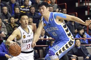 郭士强：郭艾伦赴医院检查无碍，球员心态没问题