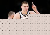 NBA本赛季单场命中率百分百有哪些大神？至少投10个以上？