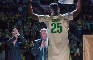 一人独得MVP+DPOY！曾经场均23+12的水平，却毁于伤病