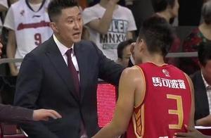 什么情况？广东男篮大胜之夜，2名明星球员均6投1中成球队短板