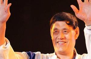 身高2米28被称为中国张伯伦，单场砍下80分，防他只能踩脚拽短裤