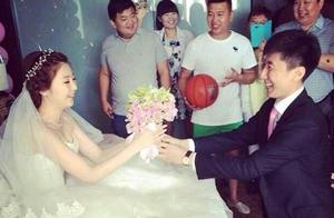 33岁仍在CBA场均10.7分！坐拥1米7音乐才女妻子，受到王治郅信任