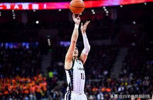 郭艾伦28+9无力挽回败局，新疆先下一城，裁判又开始抢戏