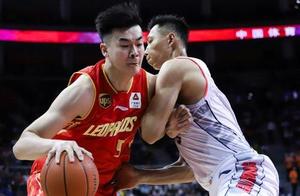 杜锋迷之自信！广东夺冠隐患暴露出来，末节断电已经成为习惯