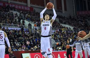 奇兵！贺天举三分前5投全中砍下16分创赛季新高