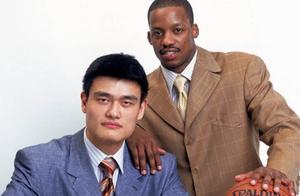 他是姚明NBA第一个老大！离开火箭后光速下滑，成CBA最大水货