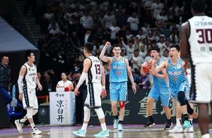 CBA半决赛辽宁对战新疆，成为两位国手之间的对决!