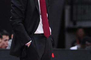 无计可施？郭士强可效仿宫鲁鸣，把继伟提到首发郭艾伦担任第六人