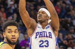 同一座球馆 4个月前全场球迷高呼他为mvp 如今他受伤球迷起立欢呼