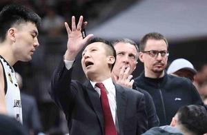 辽宁男篮输球郭艾伦表达不满，郭士强最后时刻的战术确实不合理