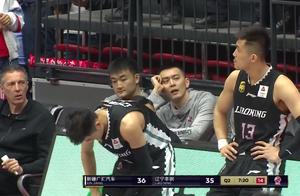 未能一“奇”到底？贺天举上半场3分2投0中，郭艾伦犯规达3次