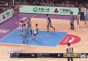 辽宁VS新疆，李根篮下肘击哈德森被吹罚进攻犯规，当时什么情况？裁判判罚准确吗？