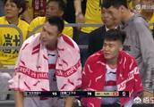 疆粤大战，广东队易建联砍下29分12篮板战胜新疆队，逆境中看阿联，对此你怎么看？