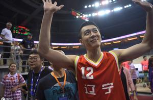 难道要转会？ 杨鸣回应告别球衣：是否退役现在啥也不说