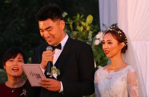 年薪300万却资产过亿，曾4次随队闯入CBA总决赛，坐拥模特娇妻