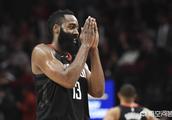 nba历史上有没有哪位球员在职业生涯中拿过mvp、amvp、得分王、助攻王和抢断王？