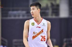 王治郅弟子获美媒称赞！中国第一位00后国手，对阵美国狂轰38+10