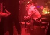 被新疆淘汰后，郭艾伦现身酒吧蹦迪，网友热议其自律性太差，你如何评价？