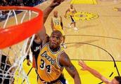 像奥尼尔、科比、麦迪等NBA退役球星到现场看球需要买票吗？