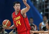 为什么王治郅当年会因为去八一队打球，连累母亲被降级看大门？当时发生了什么事情？
