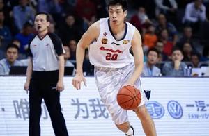 广东宏远任骏飞甘愿做小弟9年今年拼出属于自己在宏远3号当家地