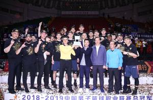给易建联传球的小个子——走进广东男篮小将徐杰的世界