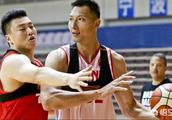 CBA总决赛关键第四场，新疆队能否用李根内线对抗易建联，为球队争取一线生机？