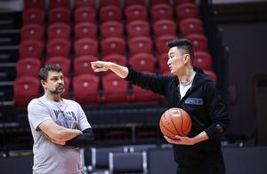 CBA总决赛：广东全力备战G4，杜峰亲自上阵指导，曾繁日苦练投篮