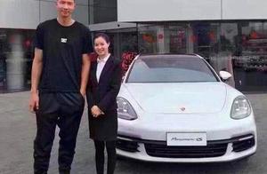 CBA没有NBA赚钱？真不一定！看看他们的豪车你就明白了