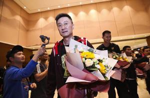 广东男篮离队第一人出现！夺冠庆功宴都没出现，下赛季将被送走