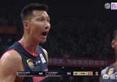 网络疯传的易建联在比赛中说：“我可以喝一瓶拉菲”是什么梗？当时是什么情况？