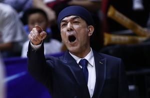 CBA总决赛上演时光倒流，新疆回放中心玩“手段”，裁判将计就计