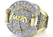 nba中假如一个球队拿到总冠军，下个赛季选的新秀可以拿到戒指吗？