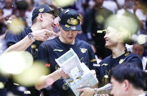 【CBA新闻】周鹏：拿到这个冠军后，心里的石头落地了