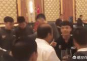 广东男篮夺冠庆功宴上，球队老板向徐杰敬酒时竖起大拇指，对此你怎么看？