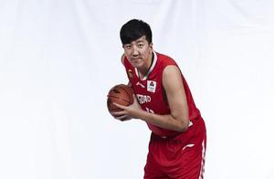 又一个适合广东的大个子！朱芳雨应尽快抢人 他适合搭配易建联