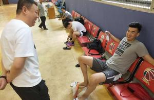 揭秘CBA夏训首堂课，将吃进去的吐出来，深圳为何在东莞集训