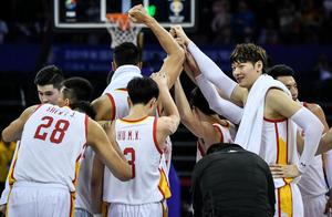 中国男篮名单或有漏网之鱼，韩德君领衔，新疆悍将完爆刘志轩