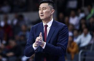 杜峰接受记者采访，谈到教练员压力，透露本赛季签约三名外援始末
