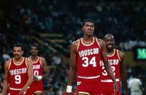 中锋最后的荣光：NBA九十年代的四大中锋