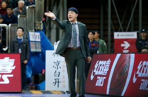 饱受争议之人与新疆签约5年，目标只有夺冠，他已让球队实现蜕变