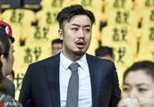 睢冉与鲁媒闹僵之后，小丁至今未签约，近日他与劳森眉来眼去又惹球迷不满，你怎么看？