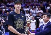 为何广东在上半场一直使用单外援？难倒是想让易建联稳拿FMVP？