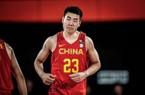 中国篮球：锋线再添新成员，19岁小将随队集训，锋线球员多达9人