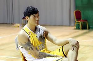 广东男篮出走3位内线球员，2人成球队主力，1人成江苏核心球员！